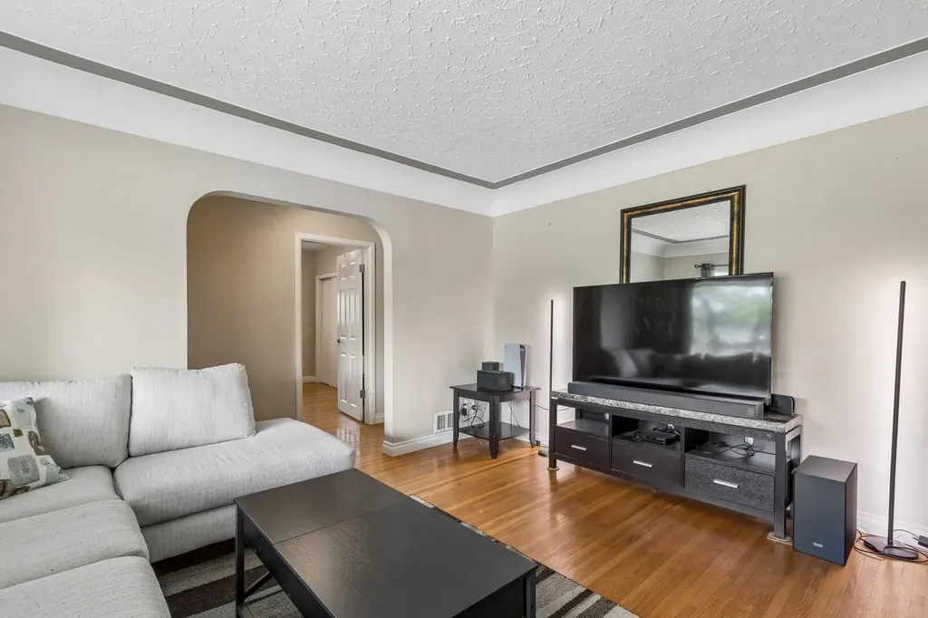1232 Danloe Street NE Calgary AB T2E8X6
