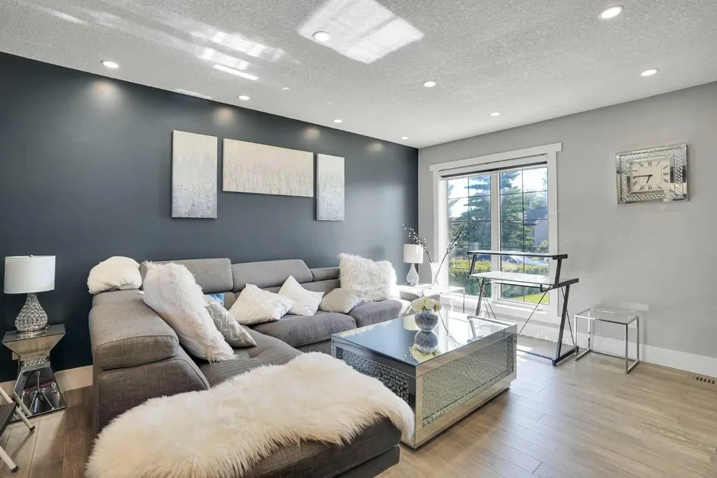 1527 Maitland Drive NE Calgary AB T2A 5V2