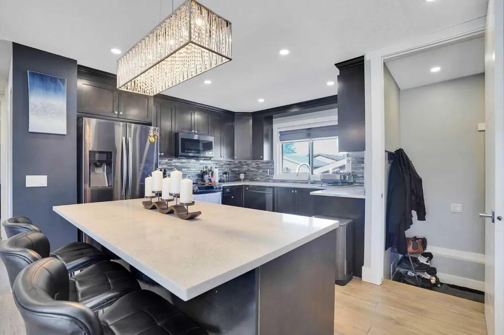 1527 Maitland Drive NE Calgary AB T2A 5V2