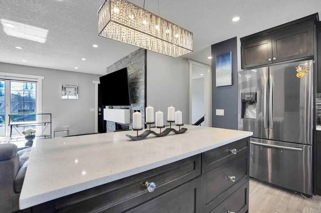 1527 Maitland Drive NE Calgary AB T2A 5V2
