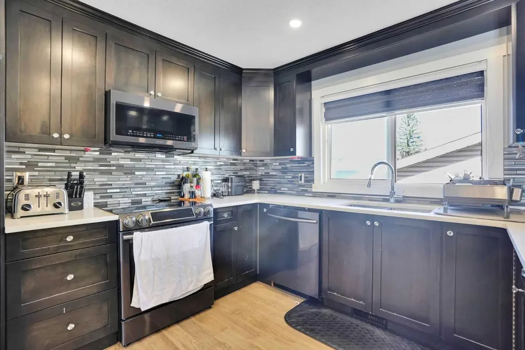 1527 Maitland Drive NE Calgary AB T2A 5V2