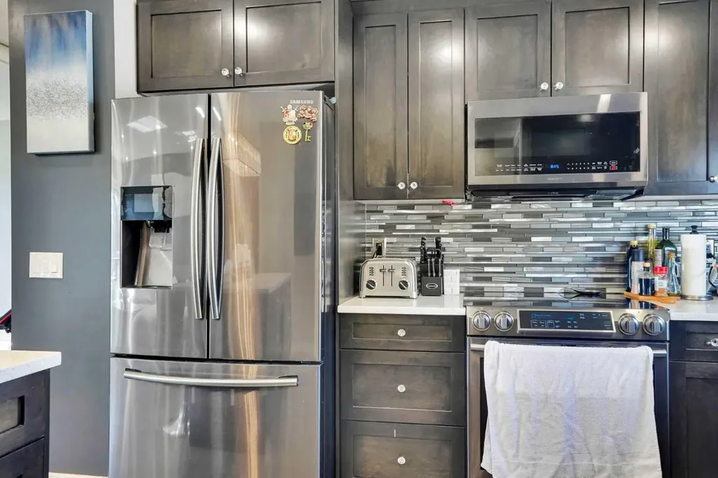 1527 Maitland Drive NE Calgary AB T2A 5V2