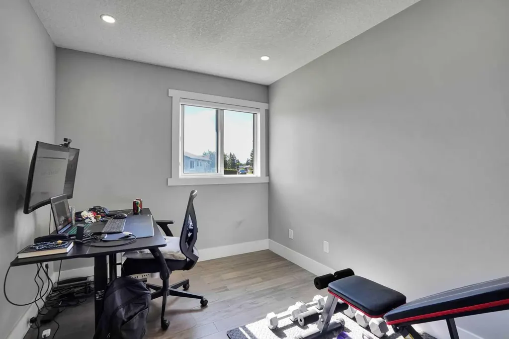 1527 Maitland Drive NE Calgary AB T2A 5V2