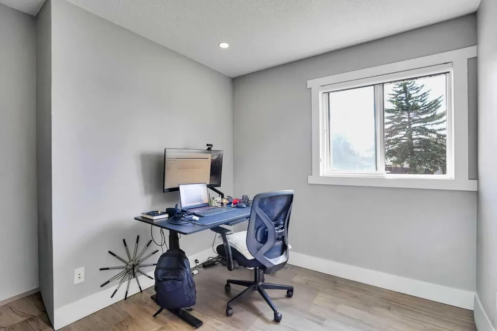 1527 Maitland Drive NE Calgary AB T2A 5V2