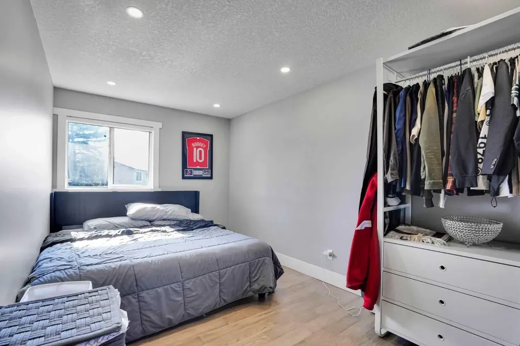 1527 Maitland Drive NE Calgary AB T2A 5V2