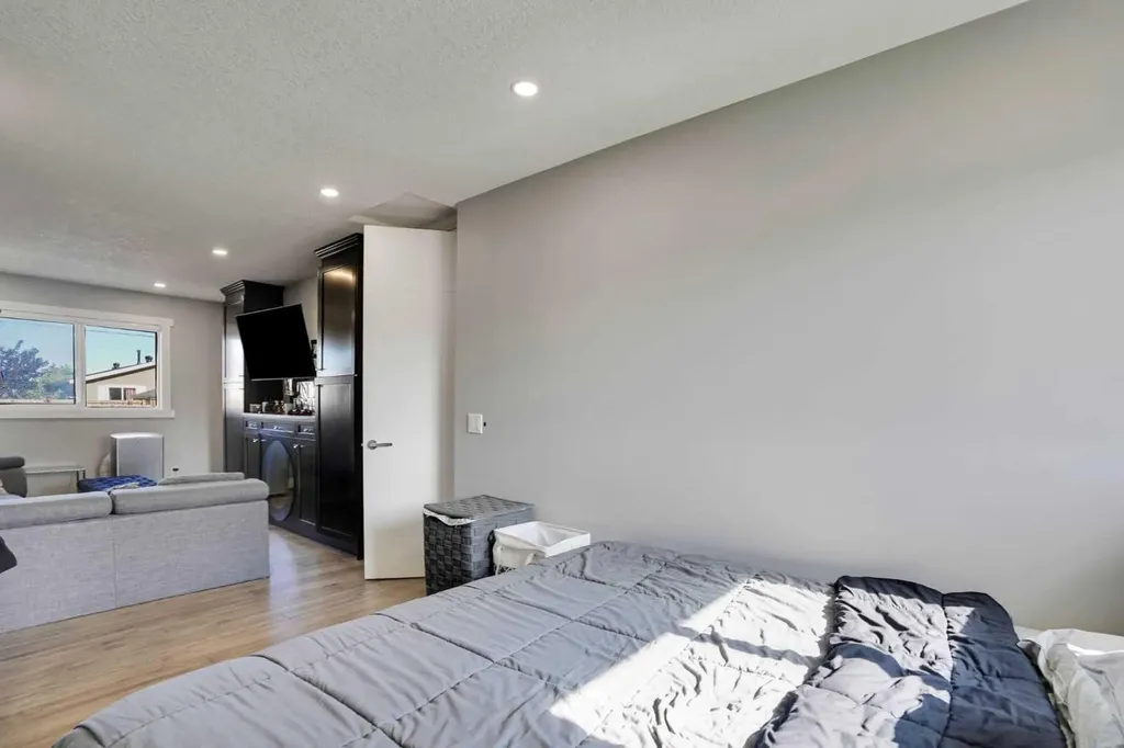 1527 Maitland Drive NE Calgary AB T2A 5V2