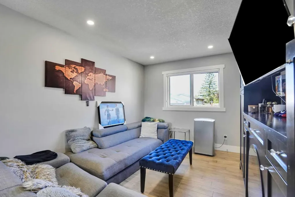 1527 Maitland Drive NE Calgary AB T2A 5V2