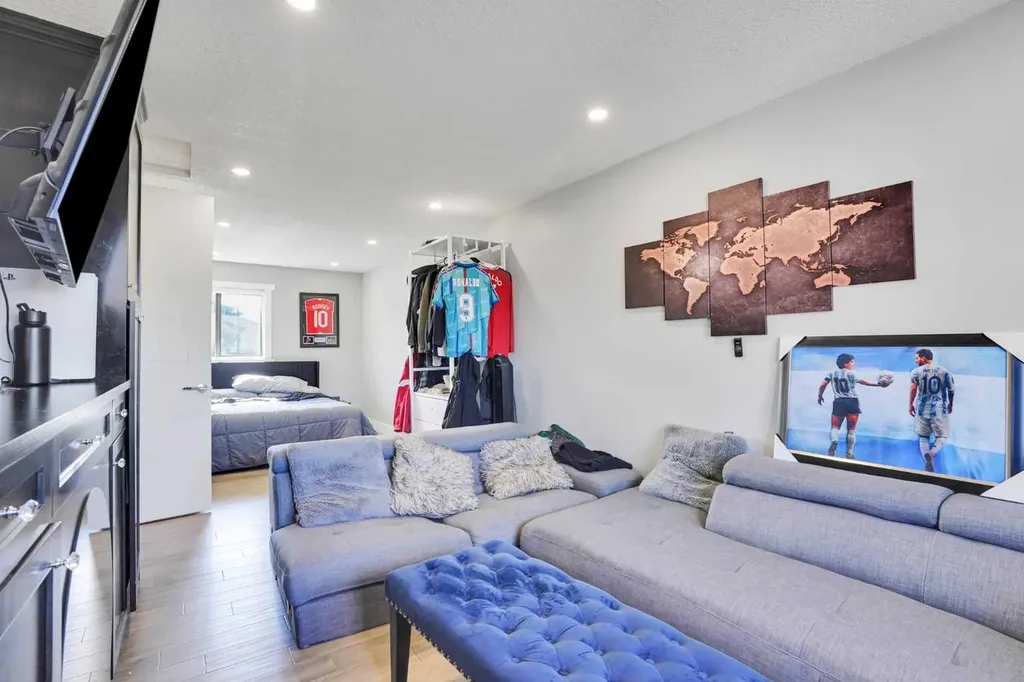 1527 Maitland Drive NE Calgary AB T2A 5V2