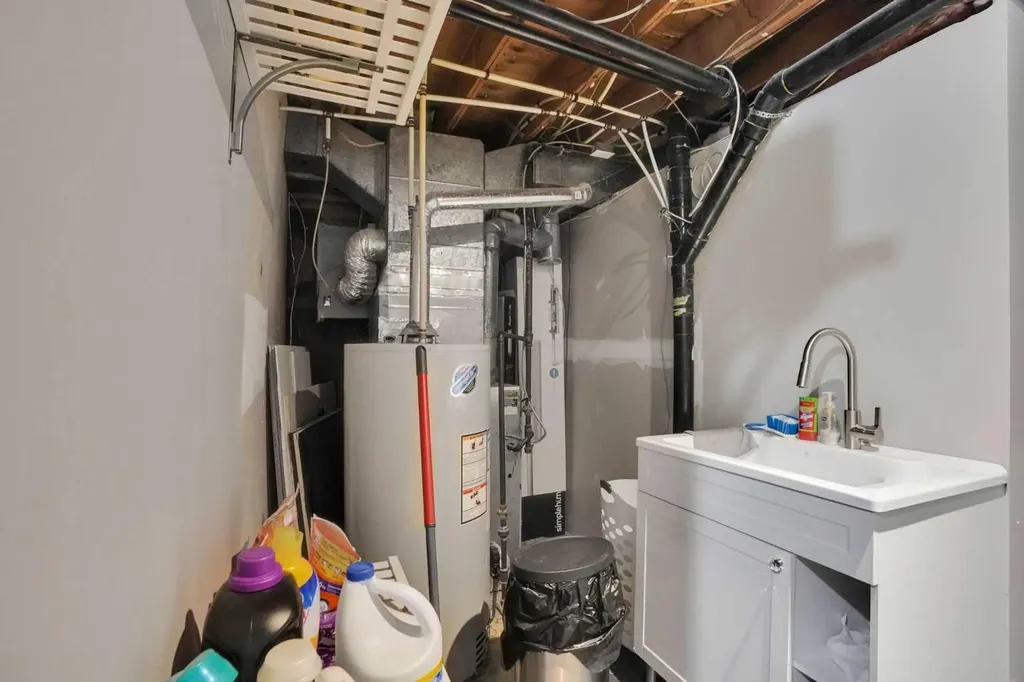 1527 Maitland Drive NE Calgary AB T2A 5V2