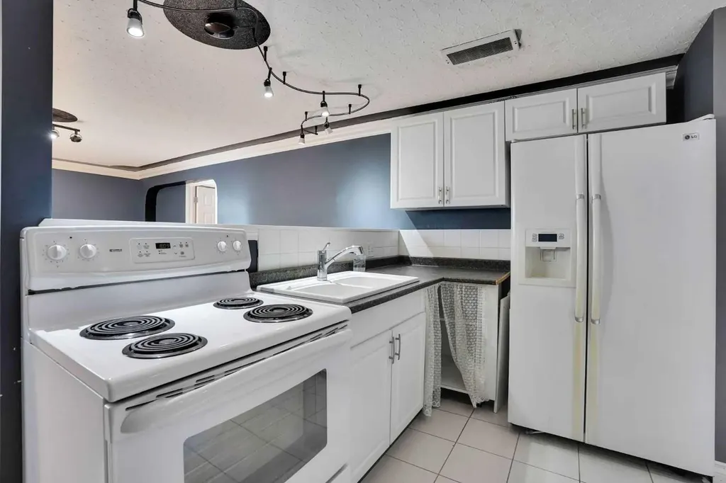 1527 Maitland Drive NE Calgary AB T2A 5V2