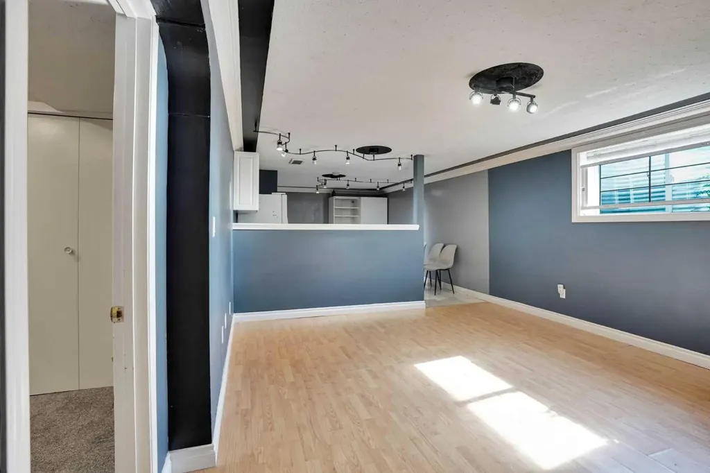 1527 Maitland Drive NE Calgary AB T2A 5V2