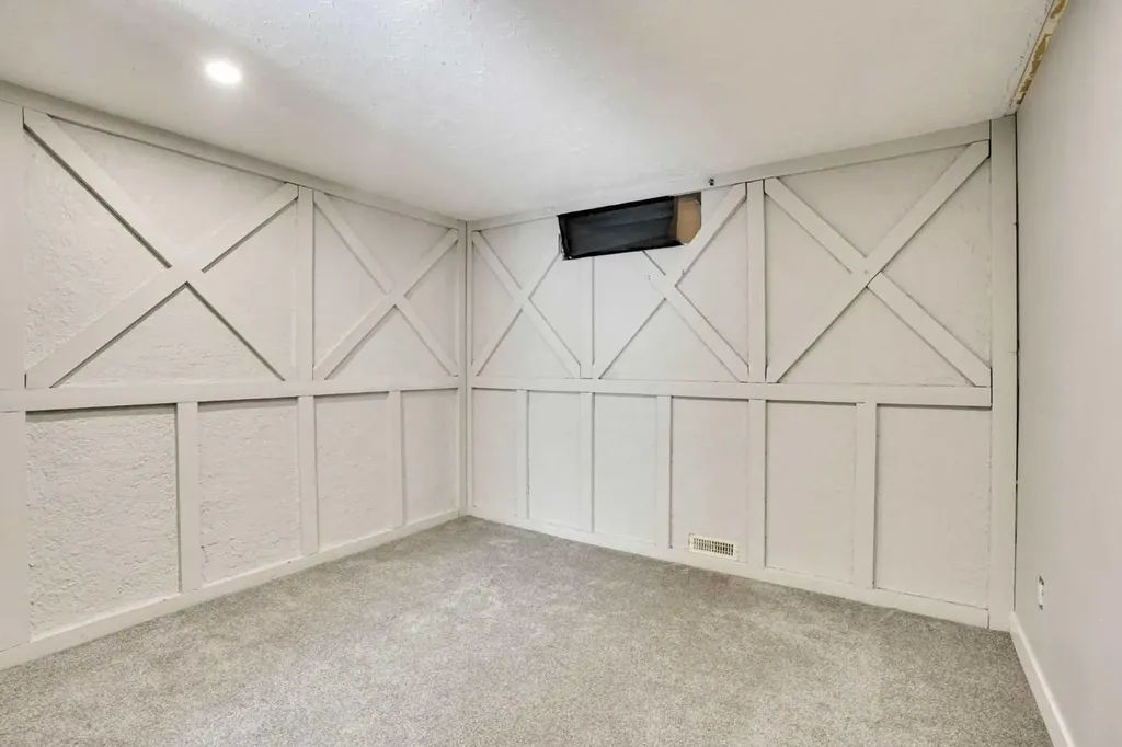 1527 Maitland Drive NE Calgary AB T2A 5V2