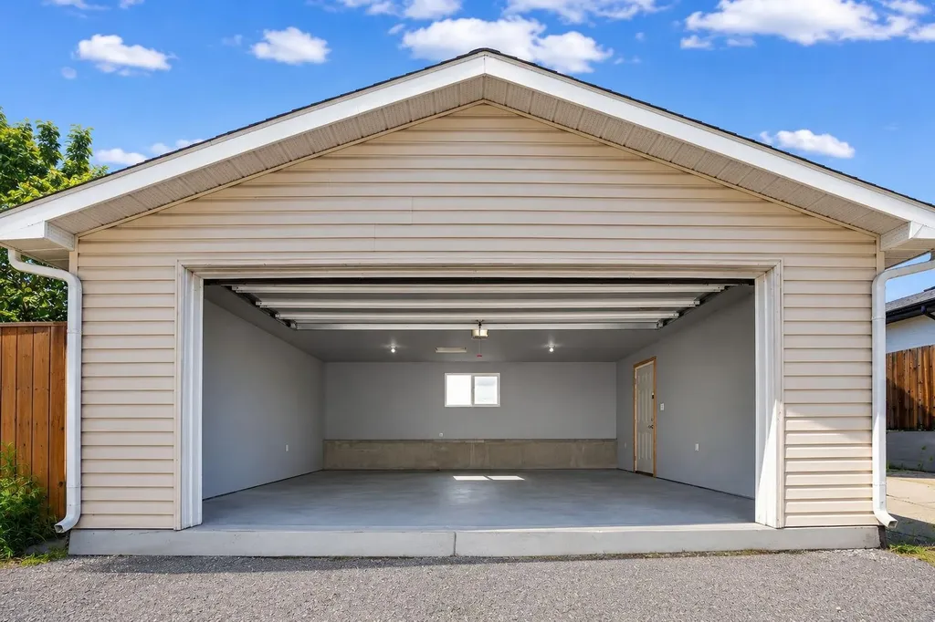1527 Maitland Drive NE Calgary AB T2A 5V2