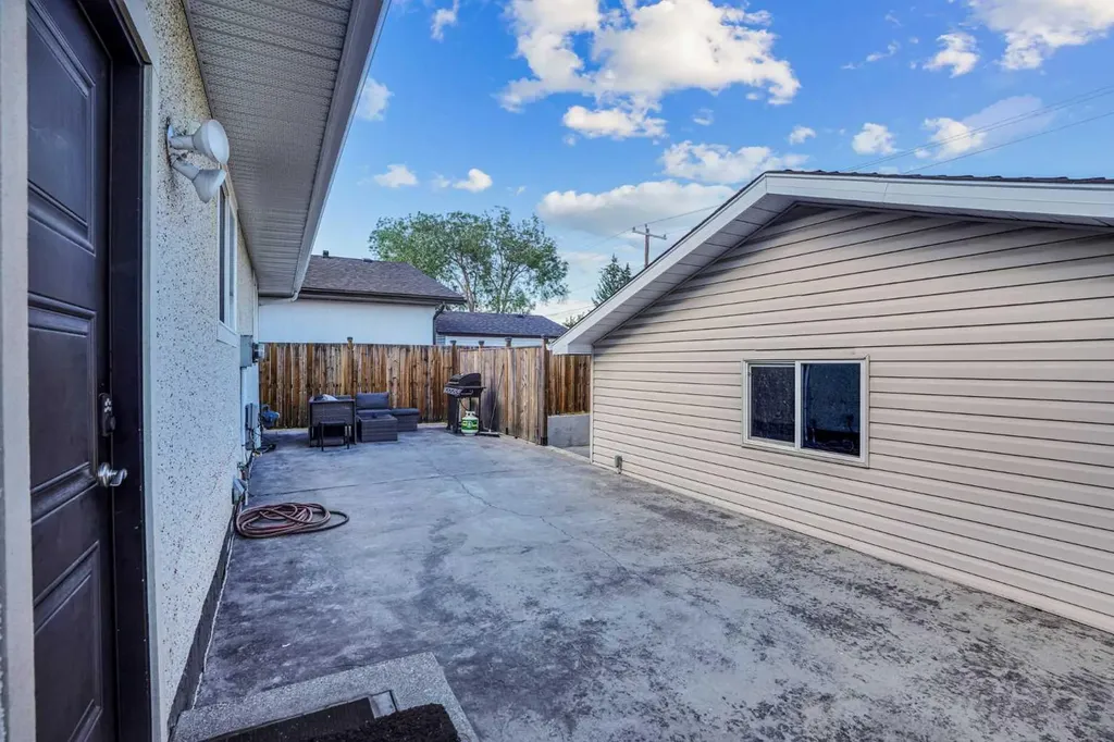 1527 Maitland Drive NE Calgary AB T2A 5V2