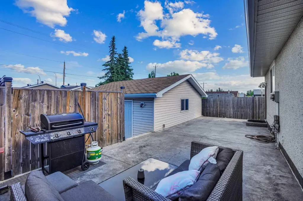 1527 Maitland Drive NE Calgary AB T2A 5V2