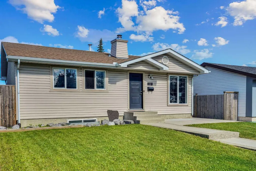 1527 Maitland Drive NE Calgary AB T2A 5V2