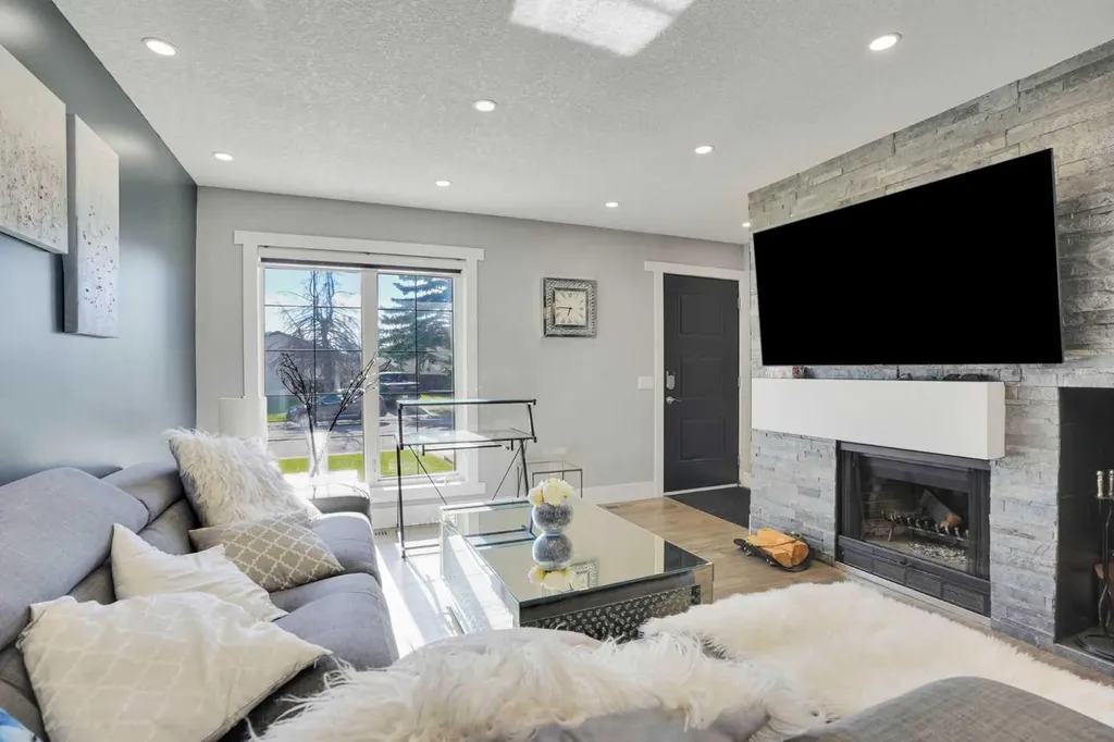 1527 Maitland Drive NE Calgary AB T2A 5V2