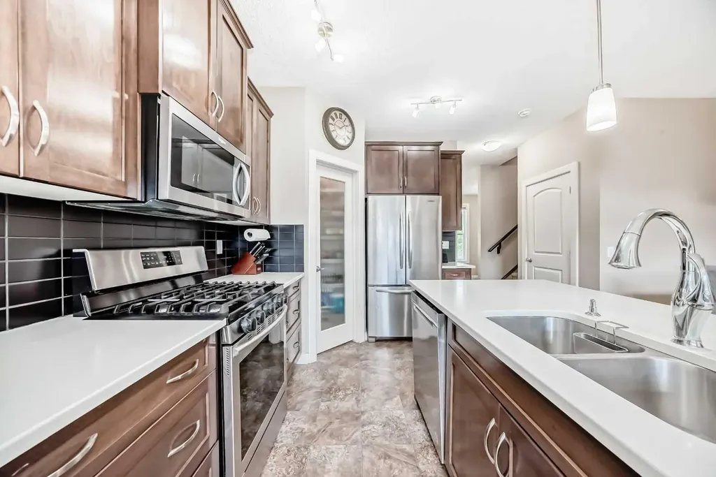 176 Evanspark Gardens Calgary AB T3P0G7