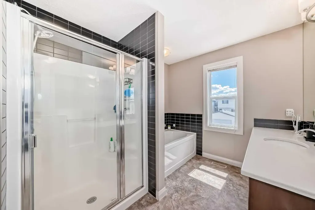 176 Evanspark Gardens Calgary AB T3P0G7