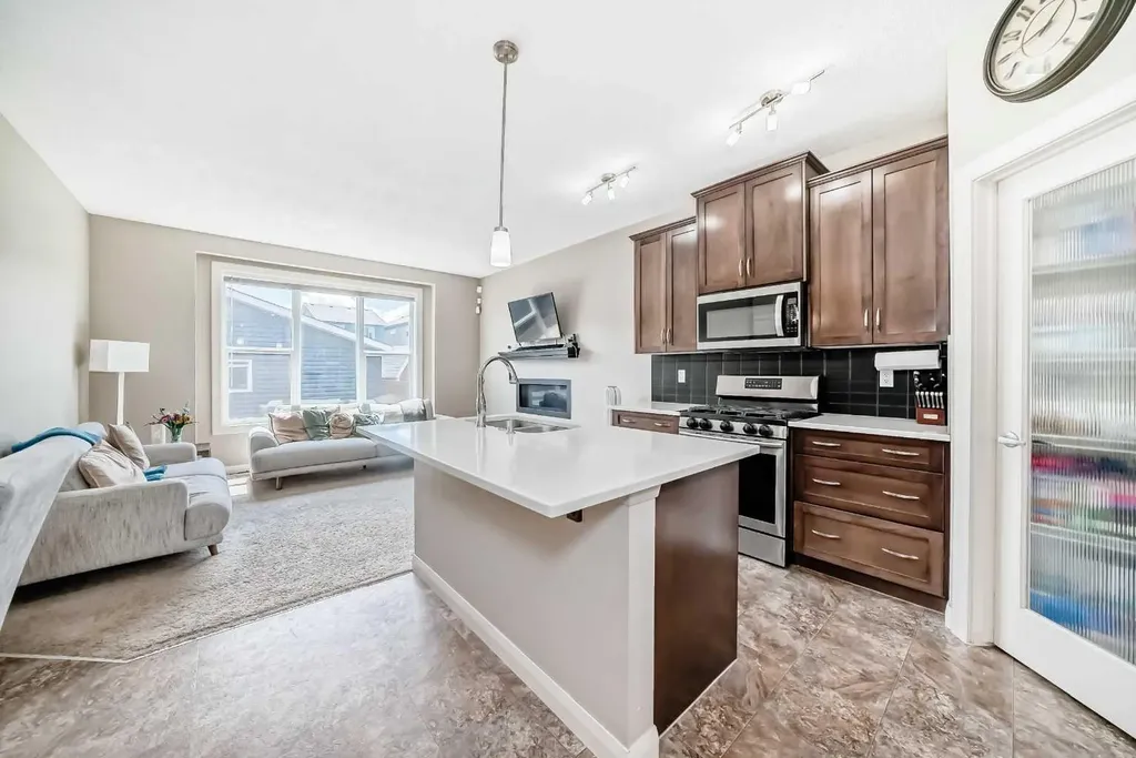 176 Evanspark Gardens Calgary AB T3P0G7