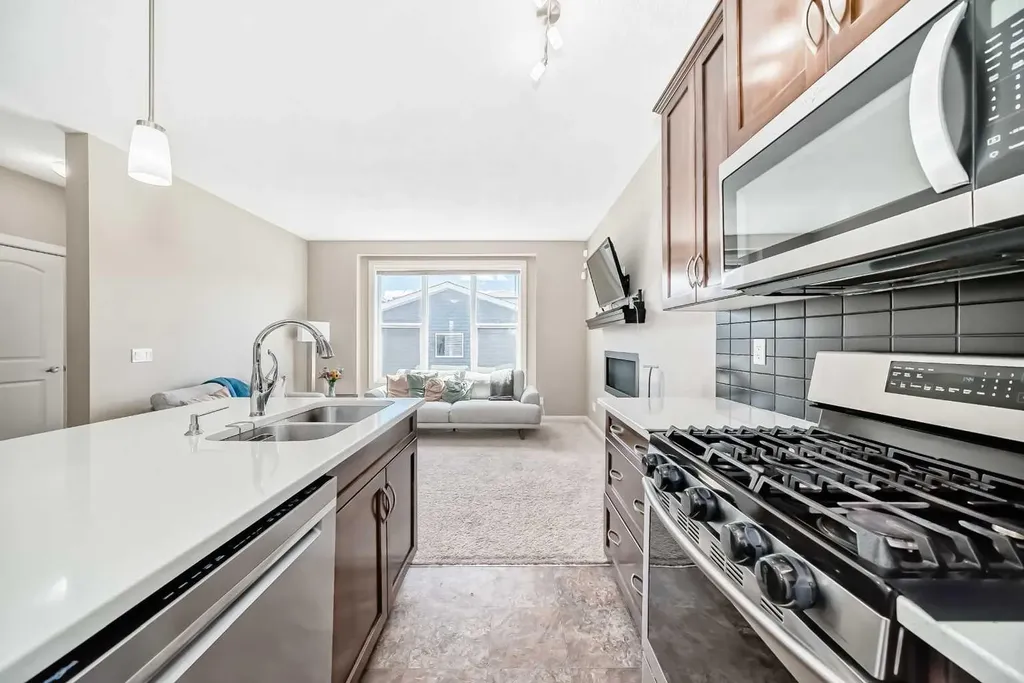 176 Evanspark Gardens Calgary AB T3P0G7