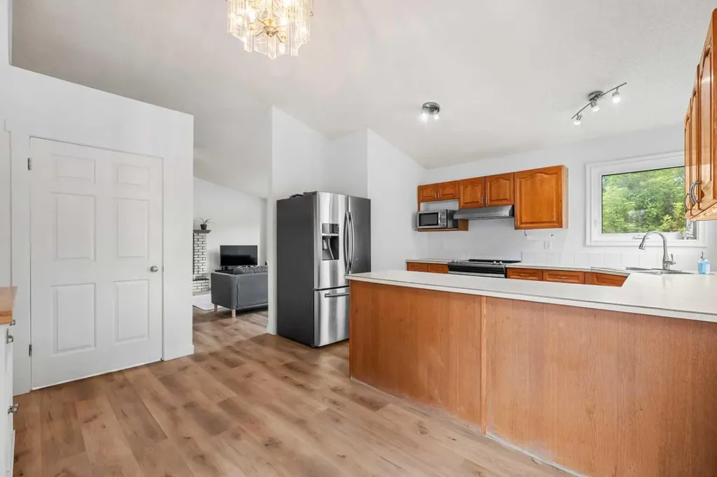 1667 Meadowbrook Drive SE Airdrie AB T4A 2A4