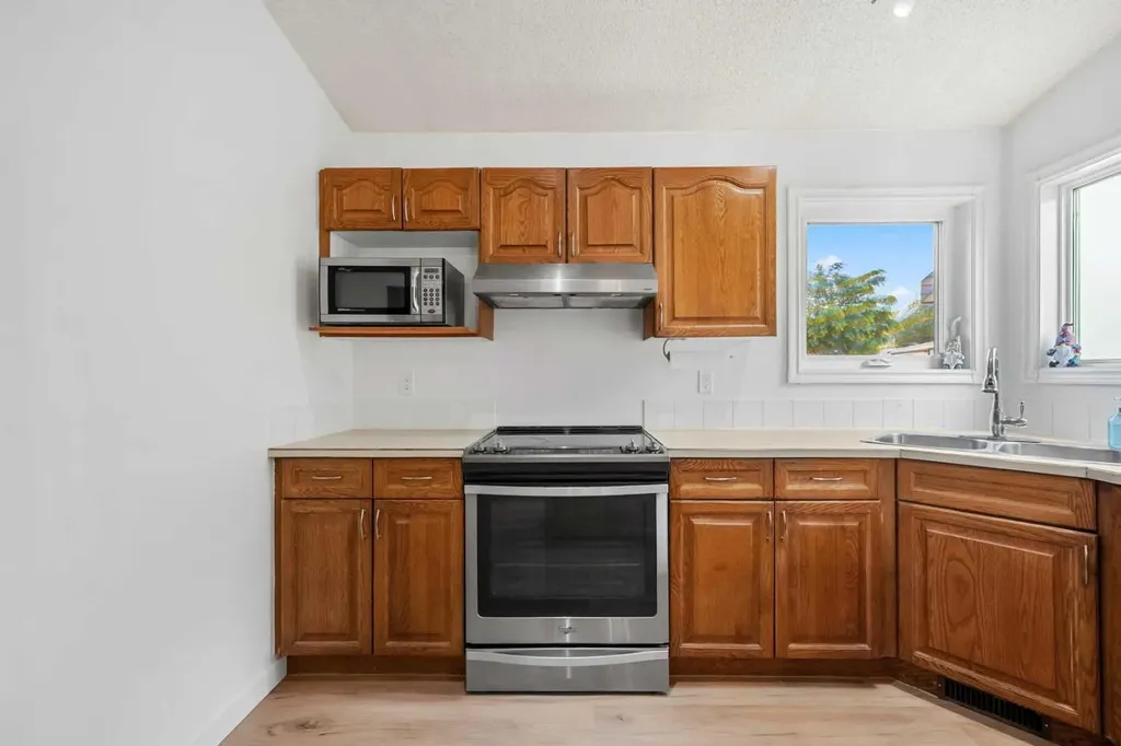 1667 Meadowbrook Drive SE Airdrie AB T4A 2A4