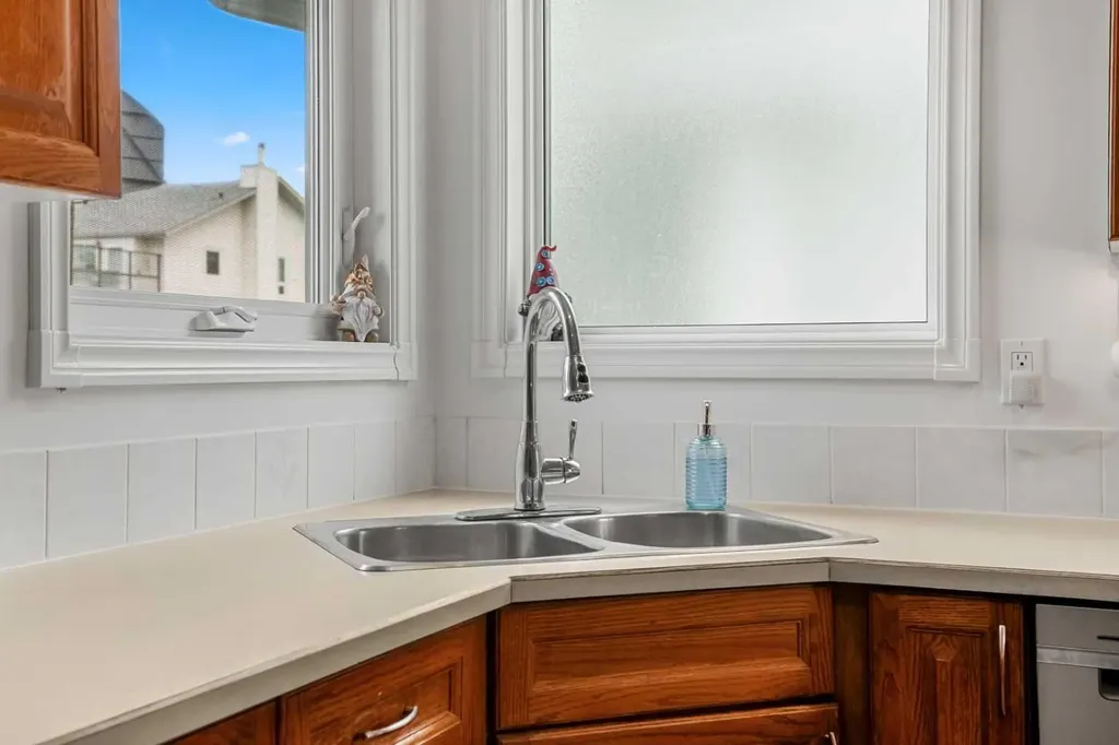1667 Meadowbrook Drive SE Airdrie AB T4A 2A4