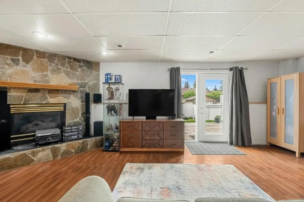 1667 Meadowbrook Drive SE Airdrie AB T4A 2A4
