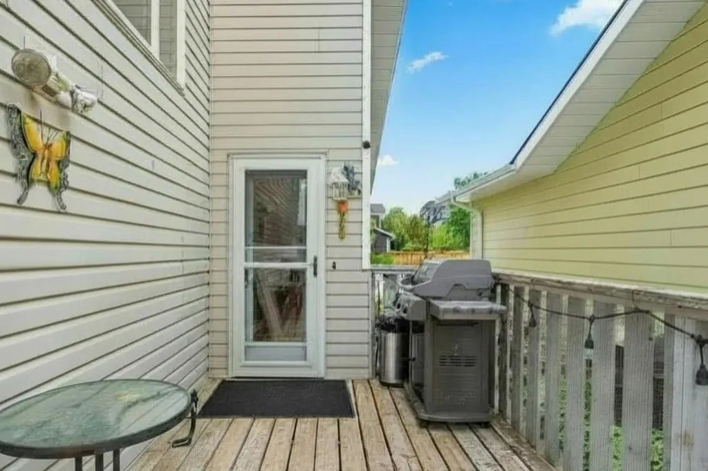 1667 Meadowbrook Drive SE Airdrie AB T4A 2A4
