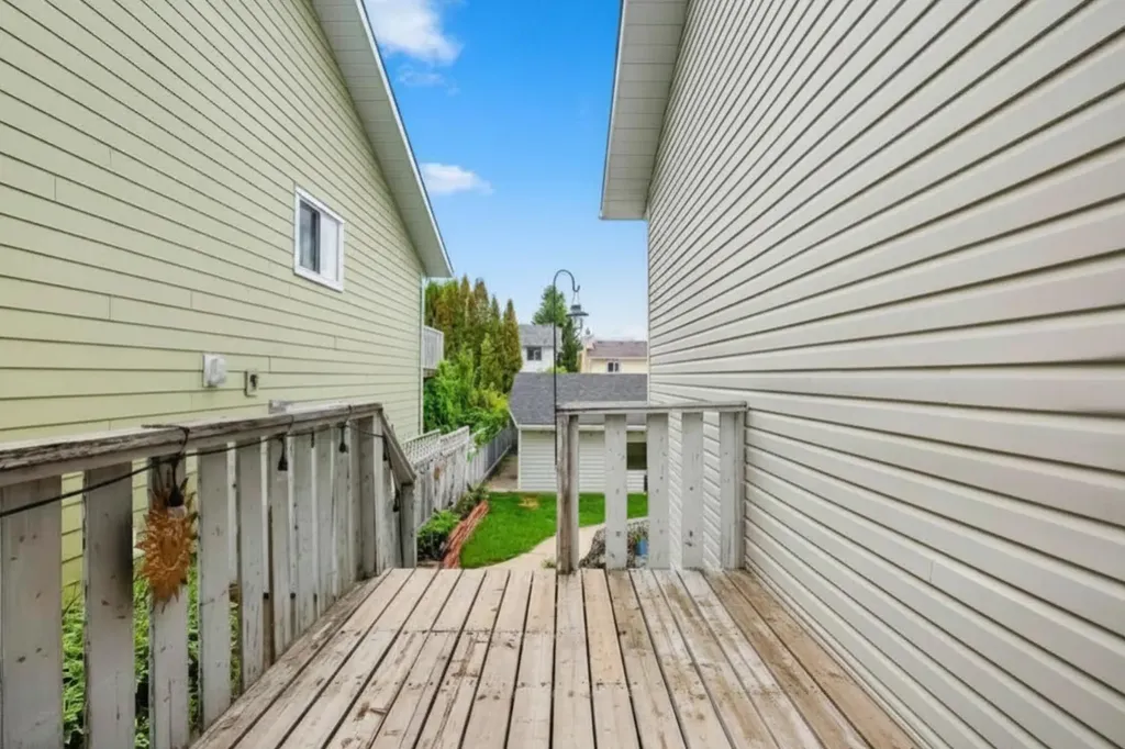 1667 Meadowbrook Drive SE Airdrie AB T4A 2A4