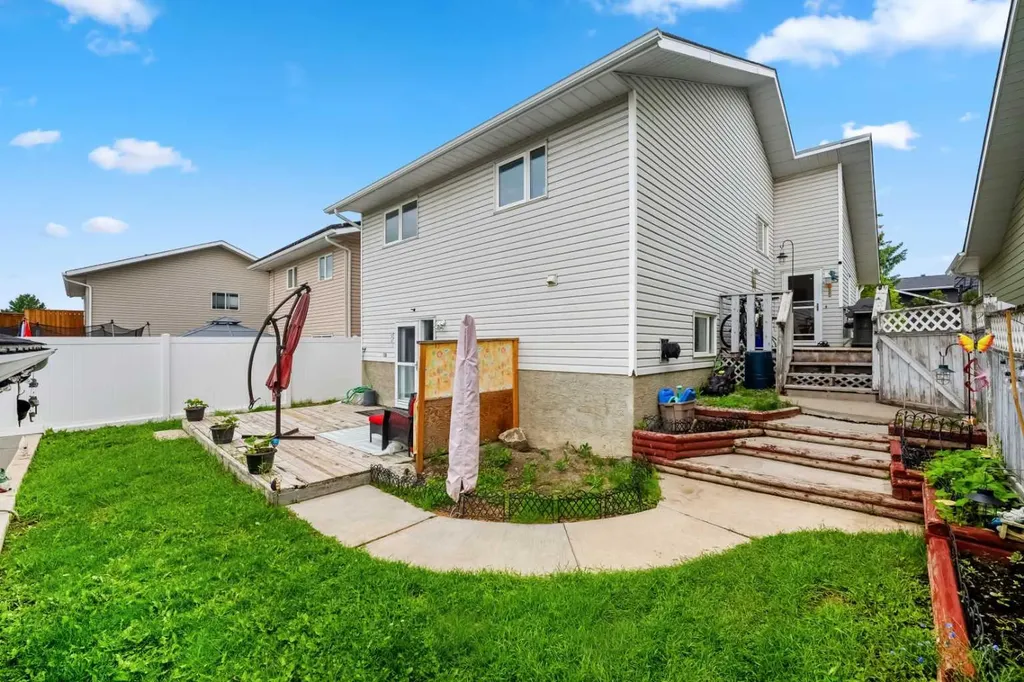 1667 Meadowbrook Drive SE Airdrie AB T4A 2A4