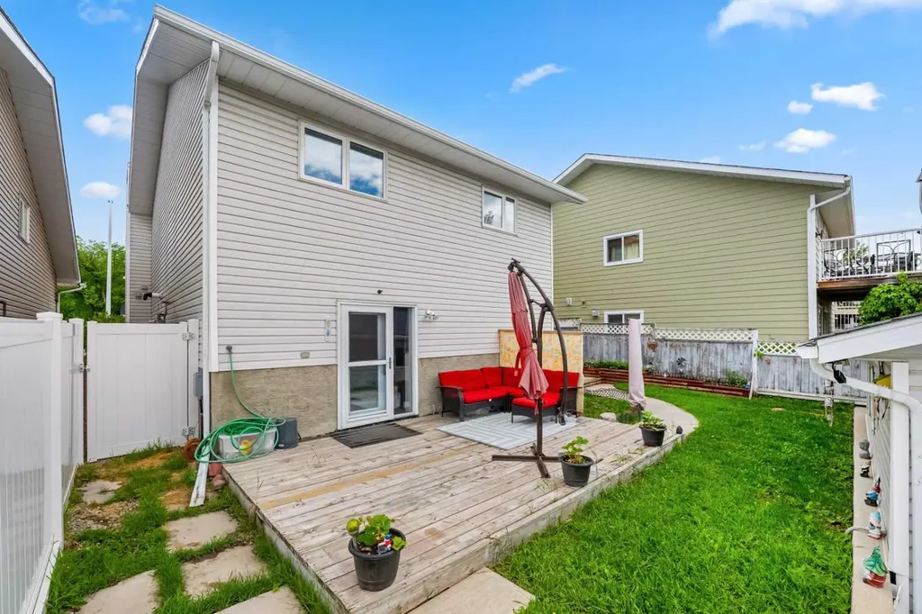 1667 Meadowbrook Drive SE Airdrie AB T4A 2A4
