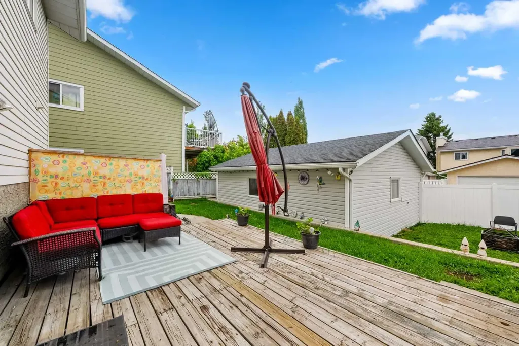 1667 Meadowbrook Drive SE Airdrie AB T4A 2A4