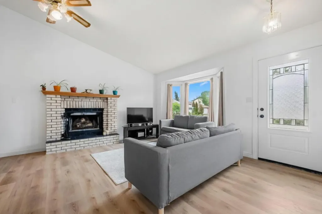 1667 Meadowbrook Drive SE Airdrie AB T4A 2A4