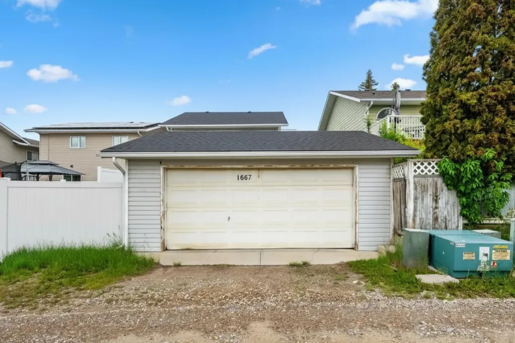 1667 Meadowbrook Drive SE Airdrie AB T4A 2A4