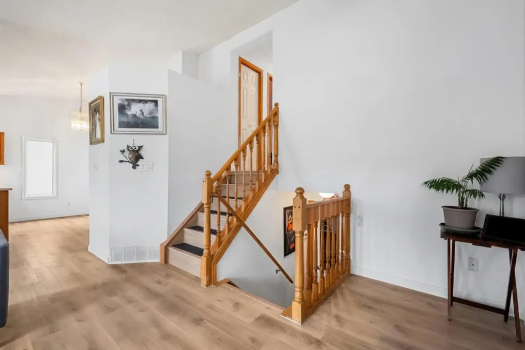 1667 Meadowbrook Drive SE Airdrie AB T4A 2A4