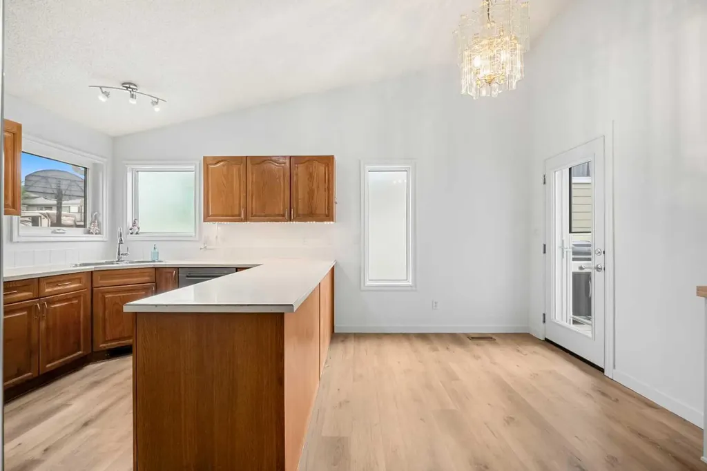 1667 Meadowbrook Drive SE Airdrie AB T4A 2A4