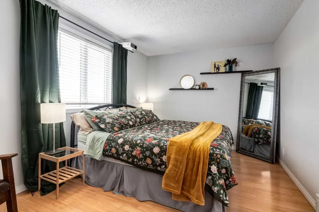955 Erin Woods Drive SE Calgary AB T2B 2W4