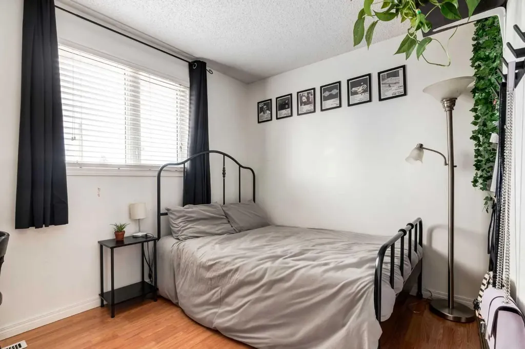 955 Erin Woods Drive SE Calgary AB T2B 2W4