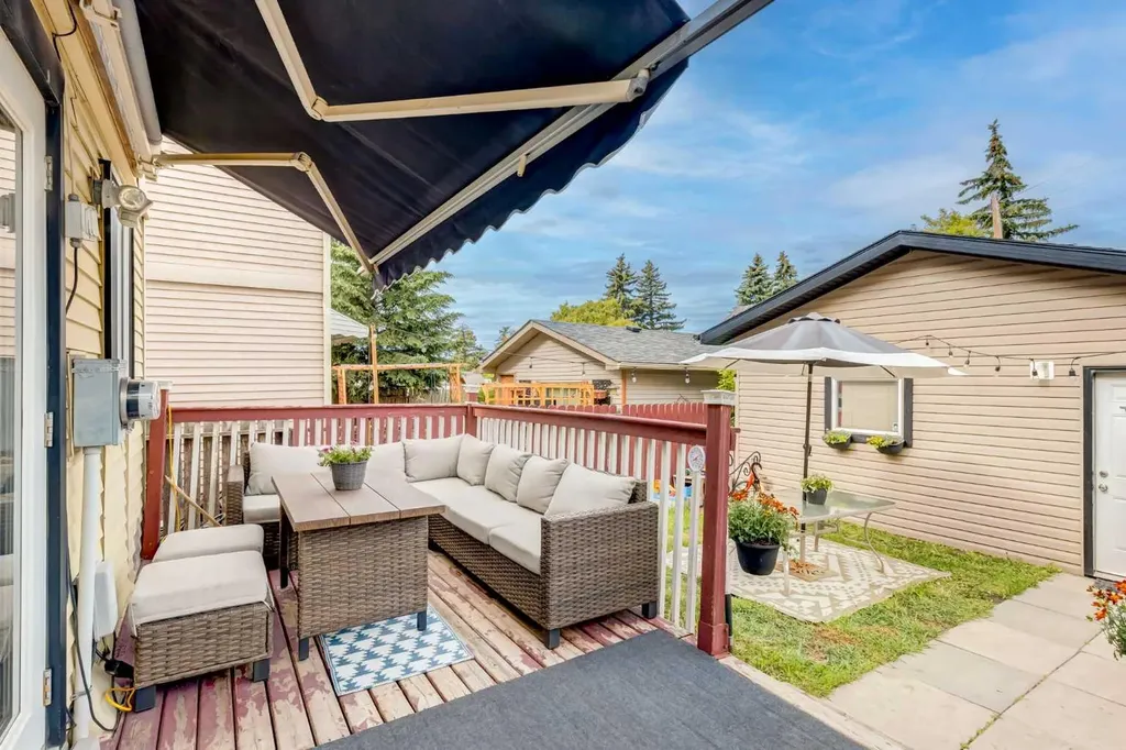 955 Erin Woods Drive SE Calgary AB T2B 2W4