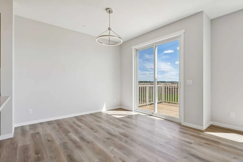 374 Hotchkiss Manor SE Calgary AB T3S 0J9