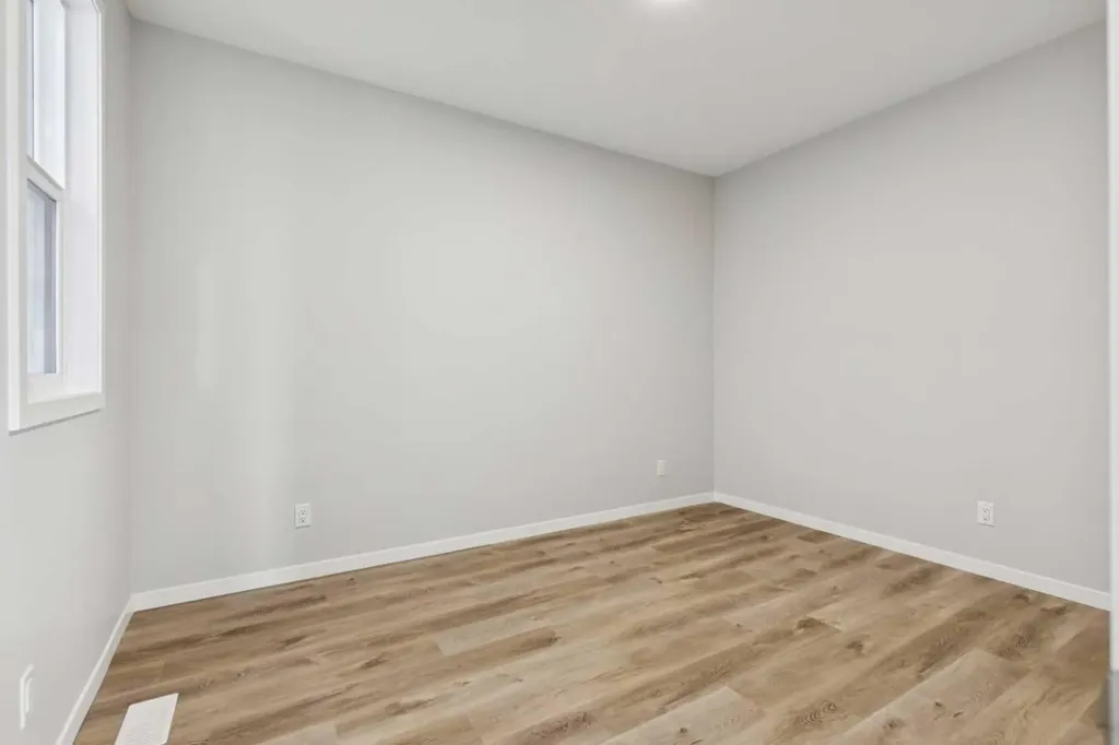 374 Hotchkiss Manor SE Calgary AB T3S 0J9