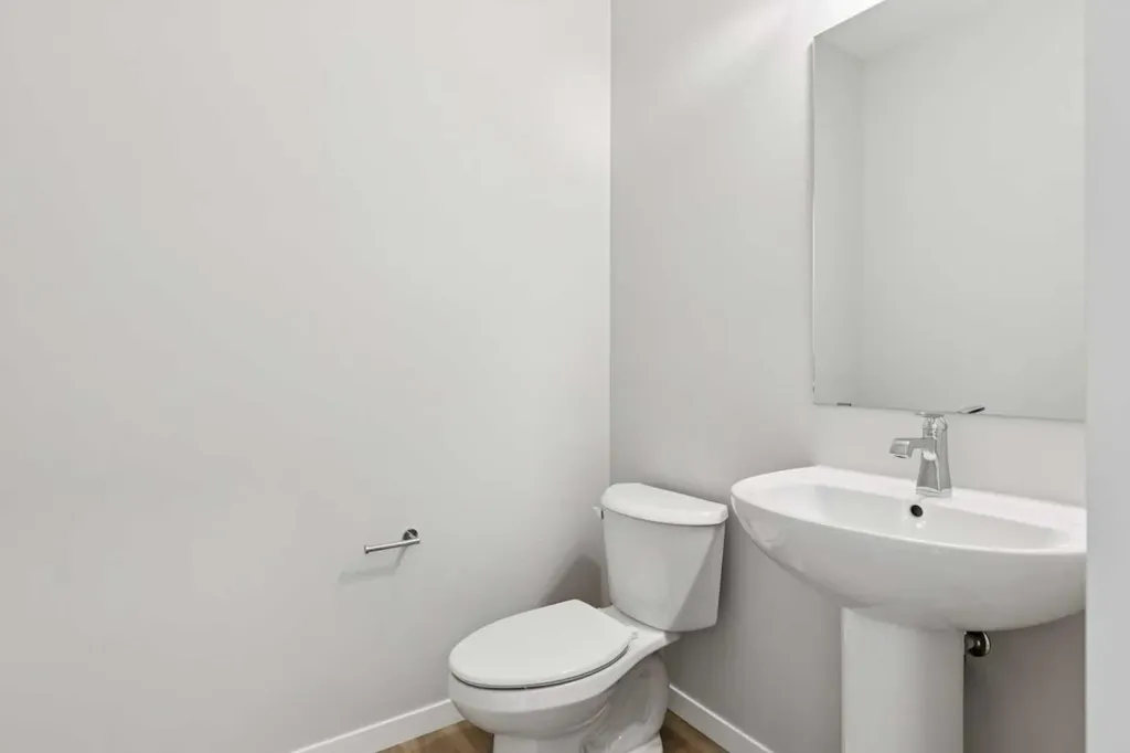 374 Hotchkiss Manor SE Calgary AB T3S 0J9