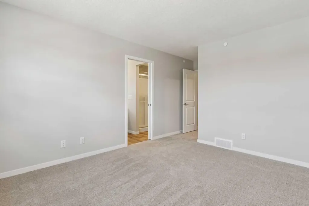 374 Hotchkiss Manor SE Calgary AB T3S 0J9