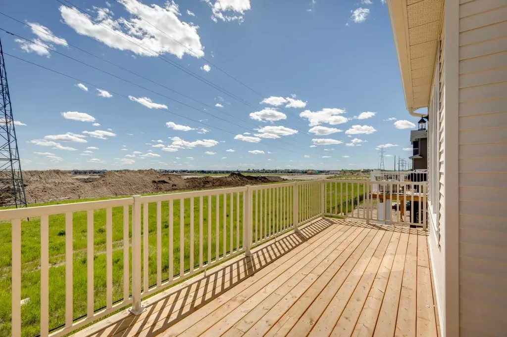 374 Hotchkiss Manor SE Calgary AB T3S 0J9