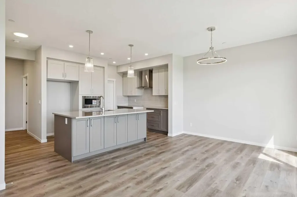 374 Hotchkiss Manor SE Calgary AB T3S 0J9