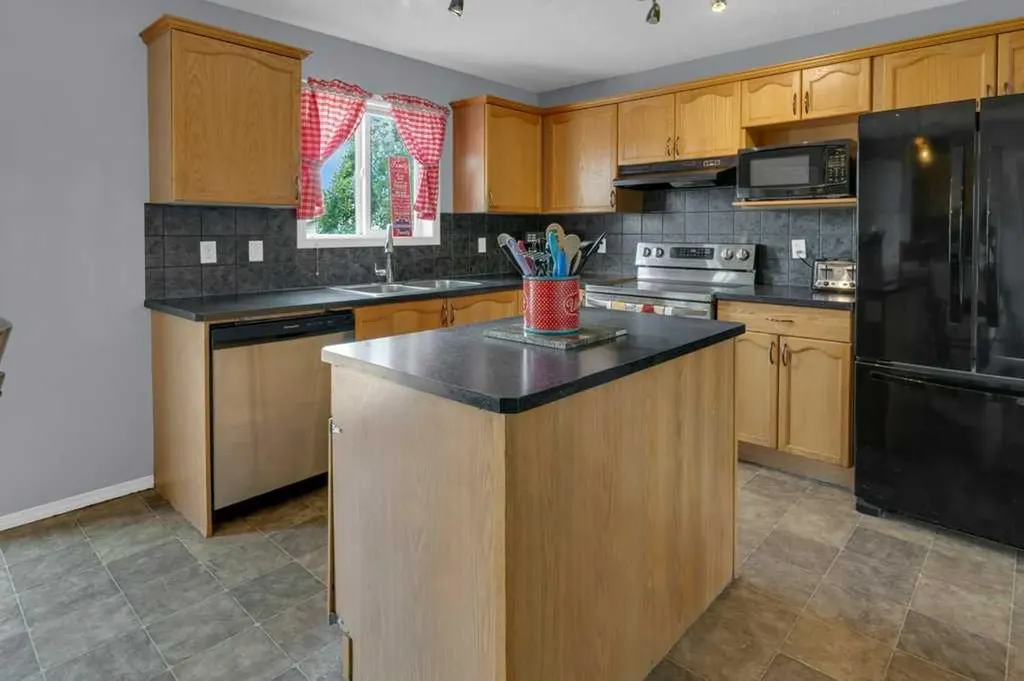 500 Morningside Park SW Airdrie AB T4B 3M6