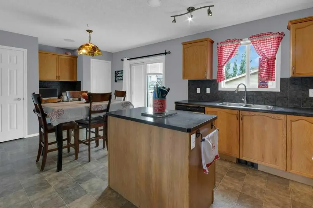 500 Morningside Park SW Airdrie AB T4B 3M6