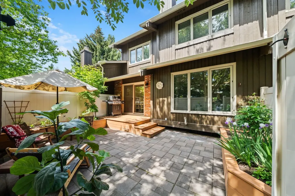 10001 Brookpark Boulevard SW Calgary AB T2W 3E3